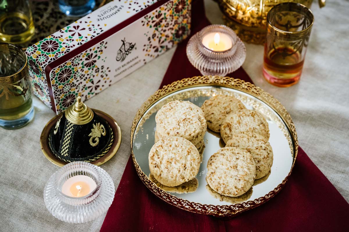 Eid Biscuit Gift Tin - Toasted Coconut Embossed 200g - Image 3