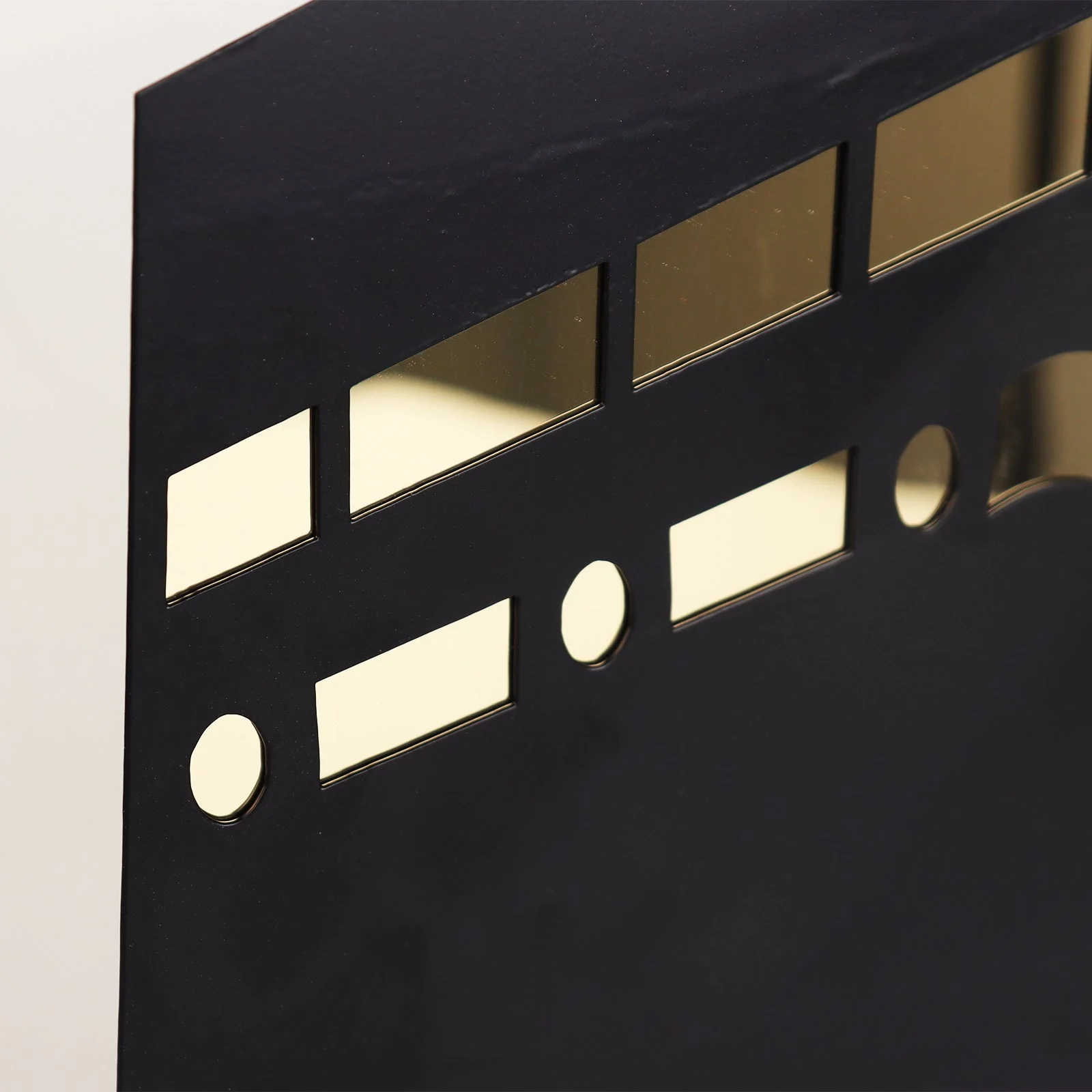 Kaaba-Inspired Table Decor – Metal & Wooden Islamic Display Piece - Image 5