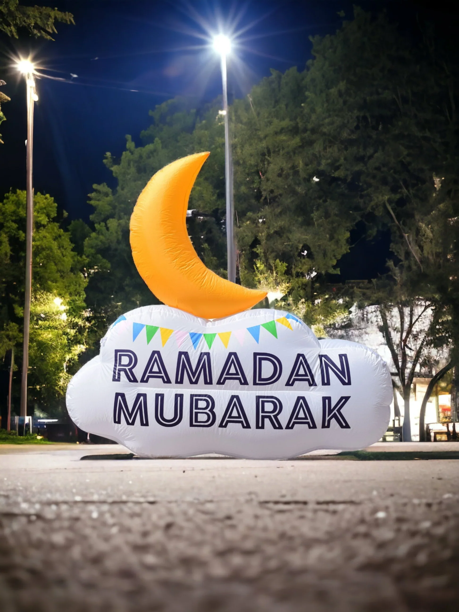 Reversible Ramadan / Eid Inflatable Crescent - Image 6